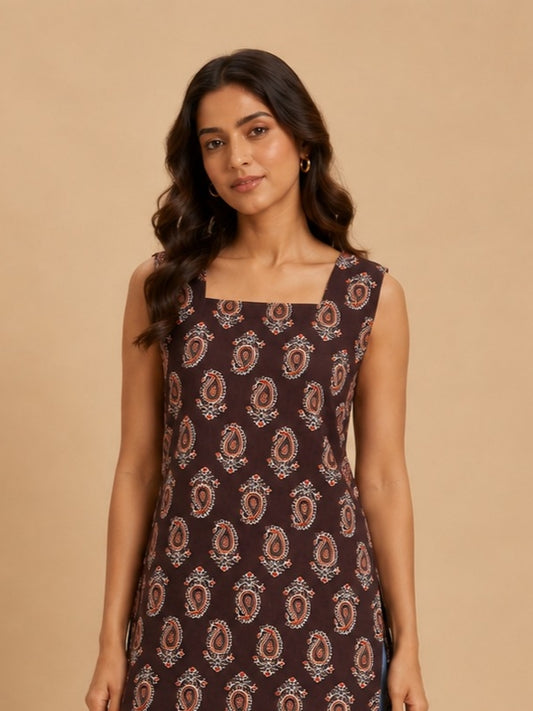 Inaaya Sleevless Corset Kurti